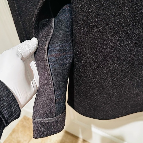 Italian Import Winter Over Coat. - Picture 10 of 16